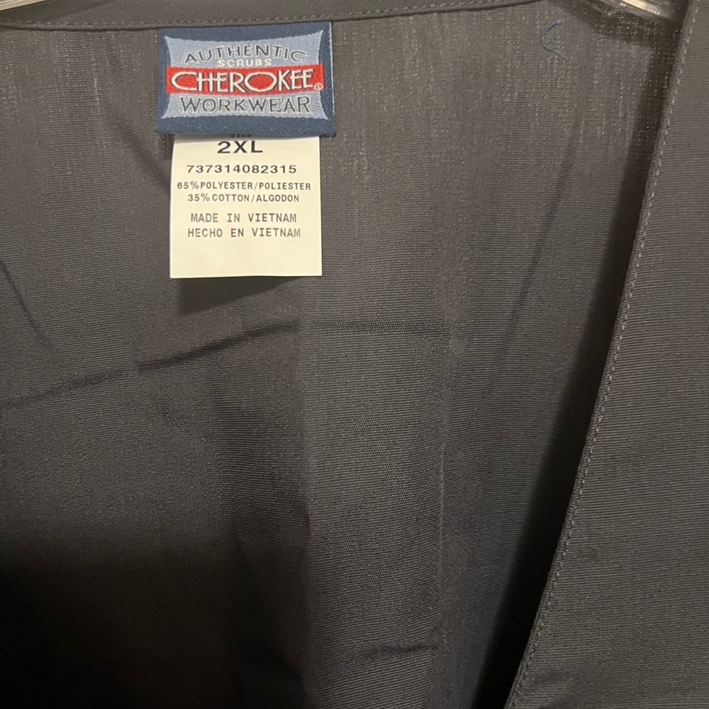 New woman’s 3 piece scrubs. I have 2 sets, take them both for a great deal.